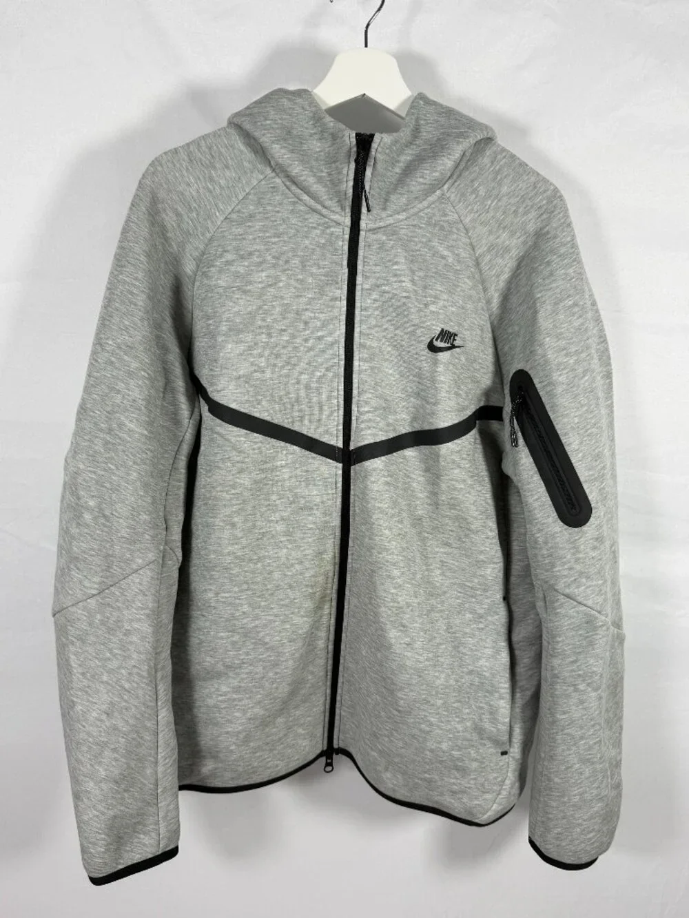 Nike Gray Full Zip Hoodie Jacket Size Large Zip Arm Pocket Black Detail READ